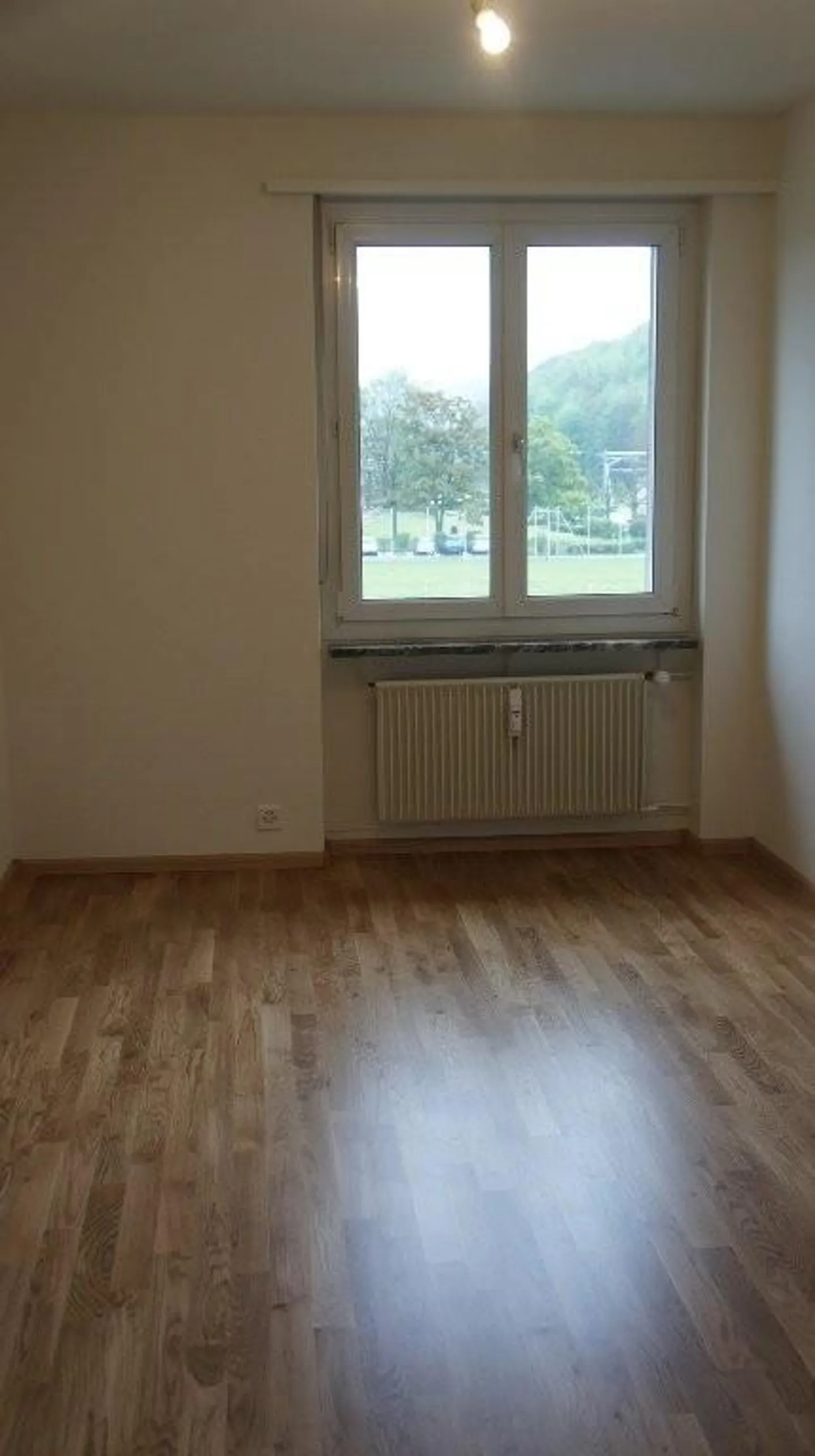 Bright apartment with balcony overlooking greenery - Photo 6 of 6