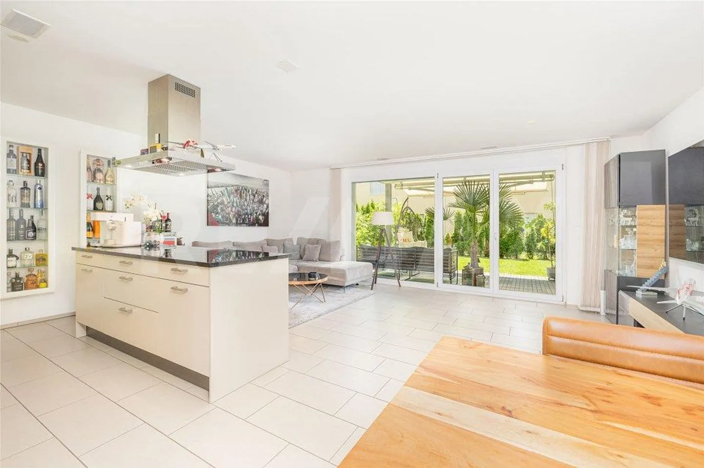 Appartement de jardin moderne avec espace de retraite privé dans la verdure - Photo 2 sur 13