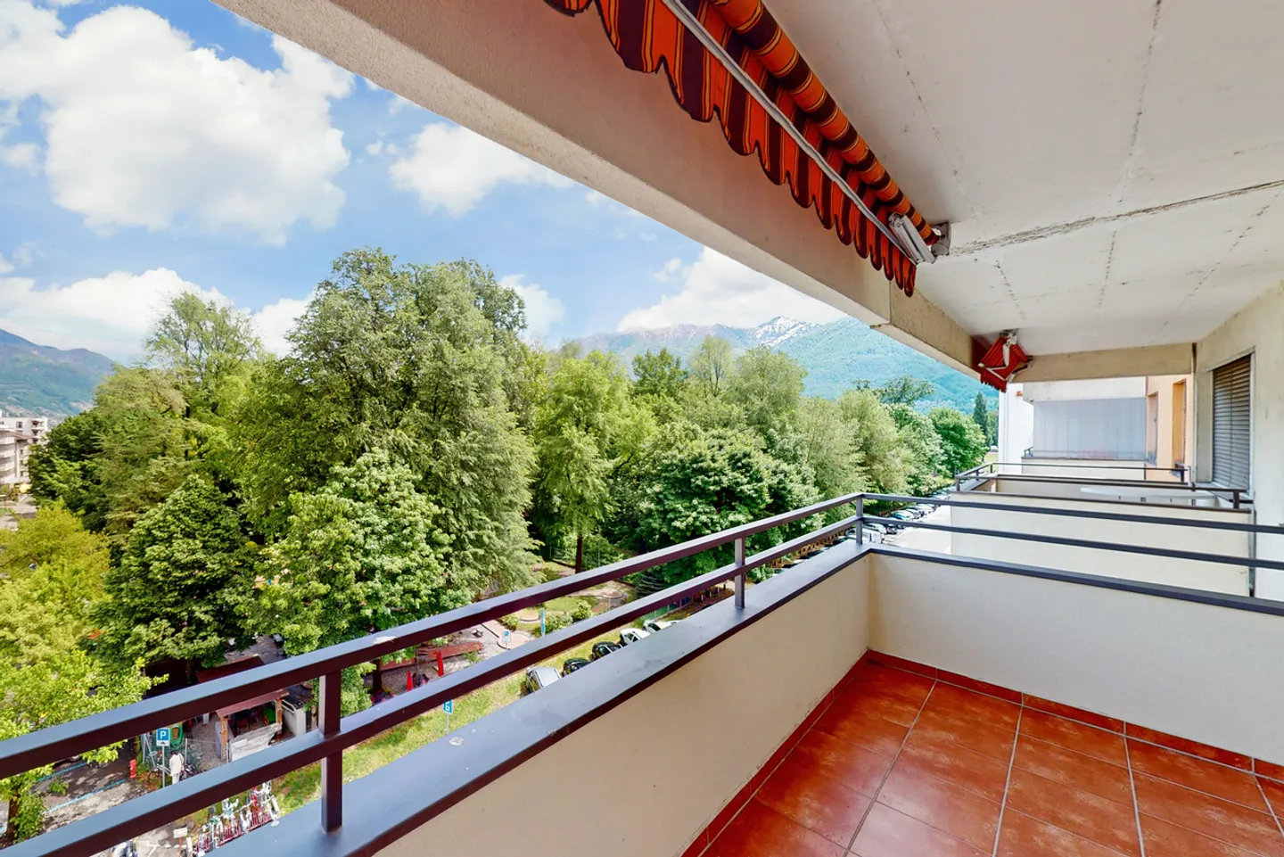 Appartamento spazioso con vista lago - Foto 2 di 10