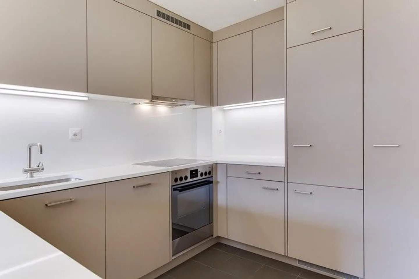 Modernes Apartment mit Aussicht - Foto 2 von 6