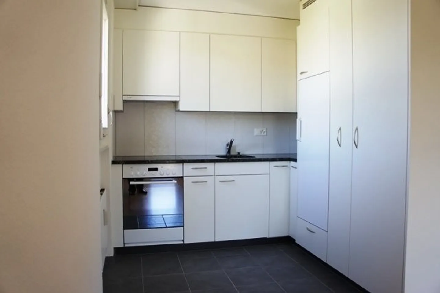 Quiet location in a well-kept residential area with plenty of greenery - Photo 5 of 10