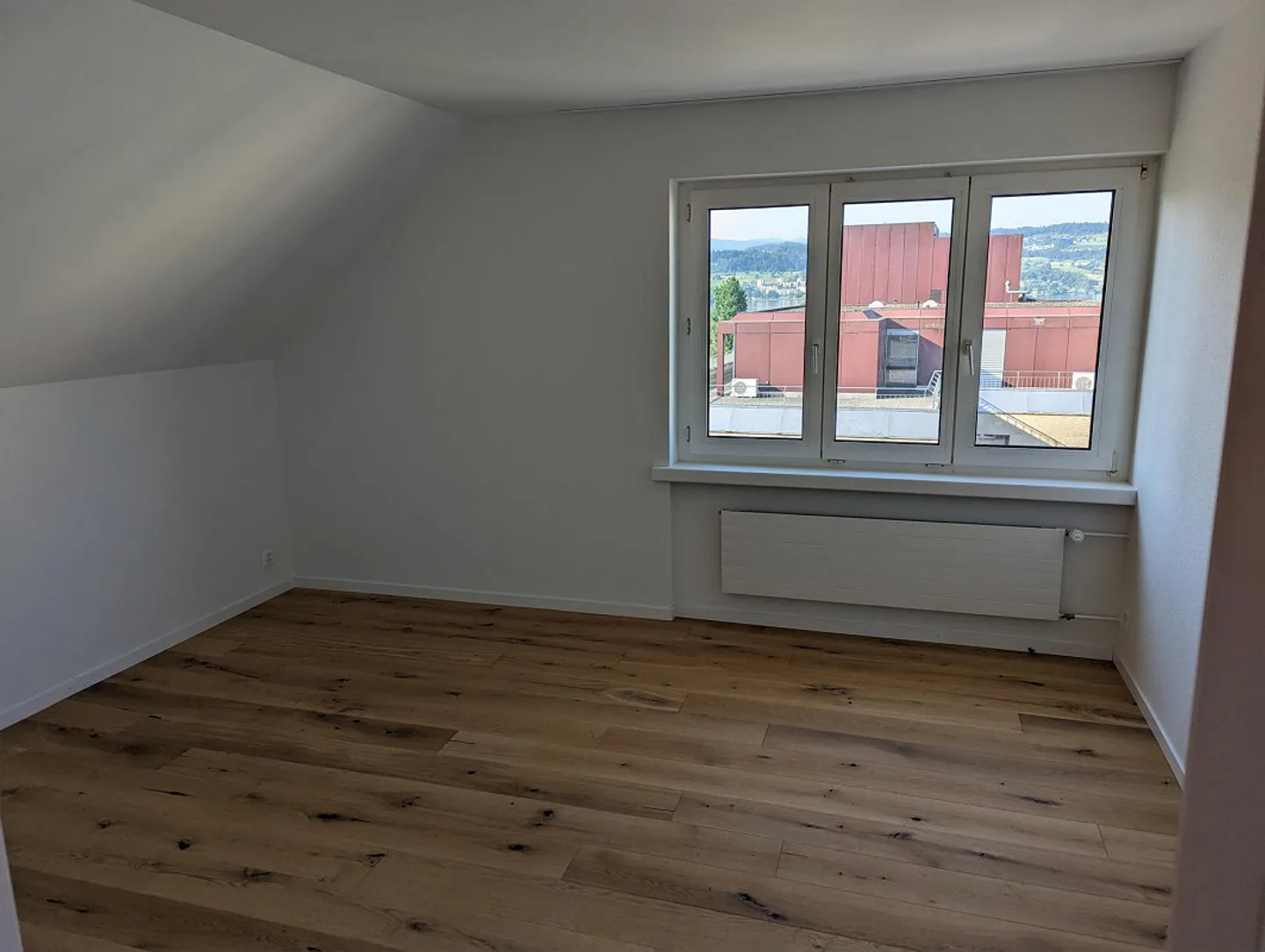 Moderne Wohnung im Zentrum von Meilen - Foto 3 von 8