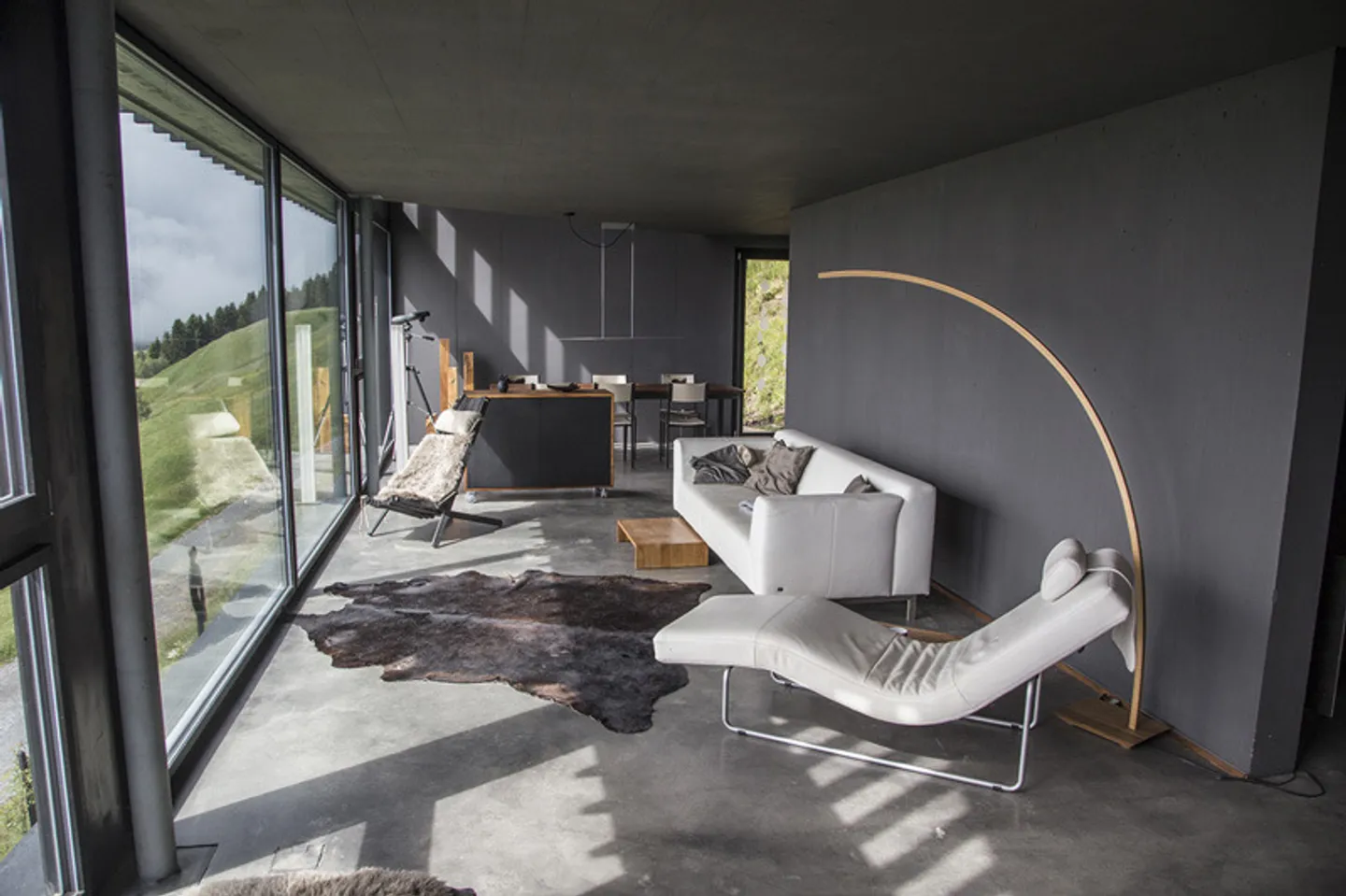 «"Casa Nera" - einzigartiges Einfamilienhaus an sonniger Hanglage im Val Lumnezia» - Foto 2 von 10