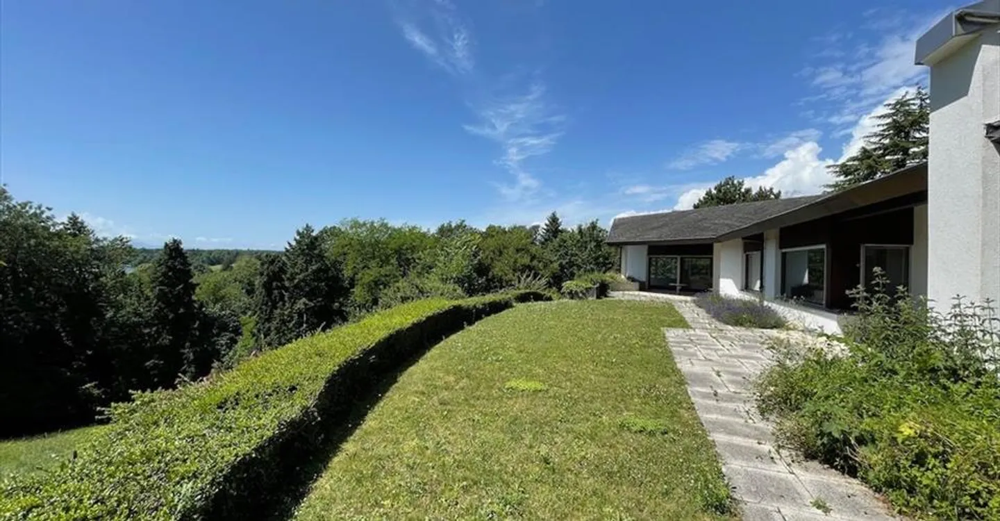 Oltre 500m2 di spazio abitabile protetti da sguardi indiscreti e con una bella vista - Foto 2 di 6