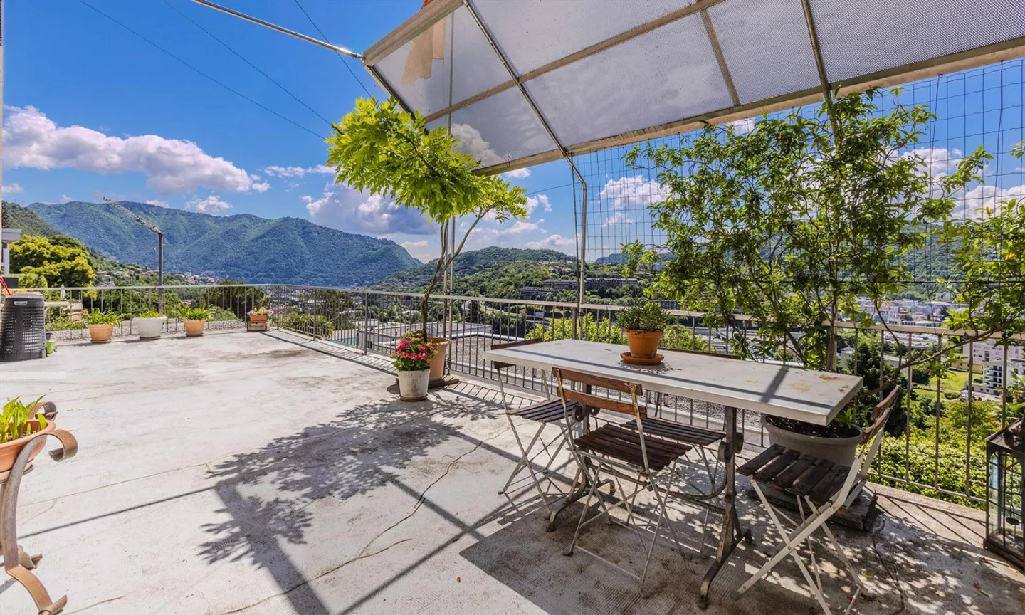 CHARACTERISTIC AND SPACIOUS 7.5-ROOM HOUSE + STORAGE IN VACALLO - Photo 2 of 9