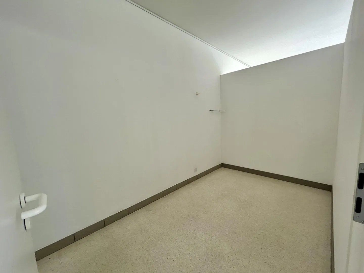 STUDIO ZU VERMIETEN FÜR PHYSIOTHERAPIE ODER MEDIZINISCHE AKTIVITÄTEN IN AGNO - Foto 5 von 8
