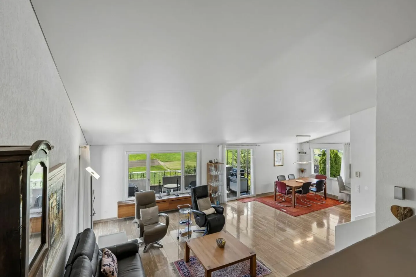VUE LARGE - ESPACE DE VIE - APPARTEMENT INDÉPENDANT - Photo 4 sur 15
