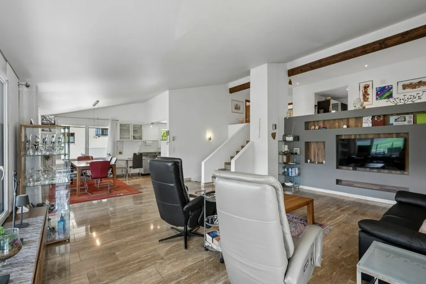 VUE LARGE - ESPACE DE VIE - APPARTEMENT INDÉPENDANT - Photo 6 sur 15