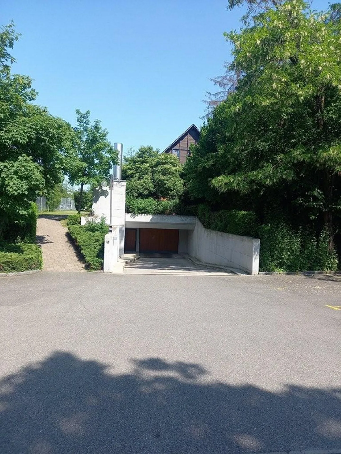 Looking for a parking space near Schaffhauserplatz? - Photo 2 of 2