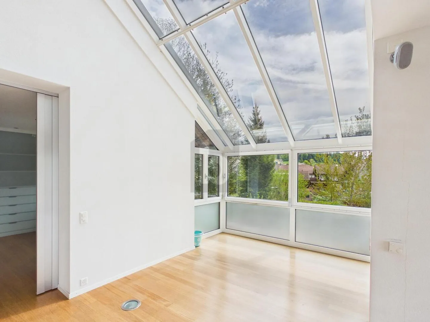 HIGH-END LIVING: RUHIGE LAGE MIT SPA - Foto 2 von 6