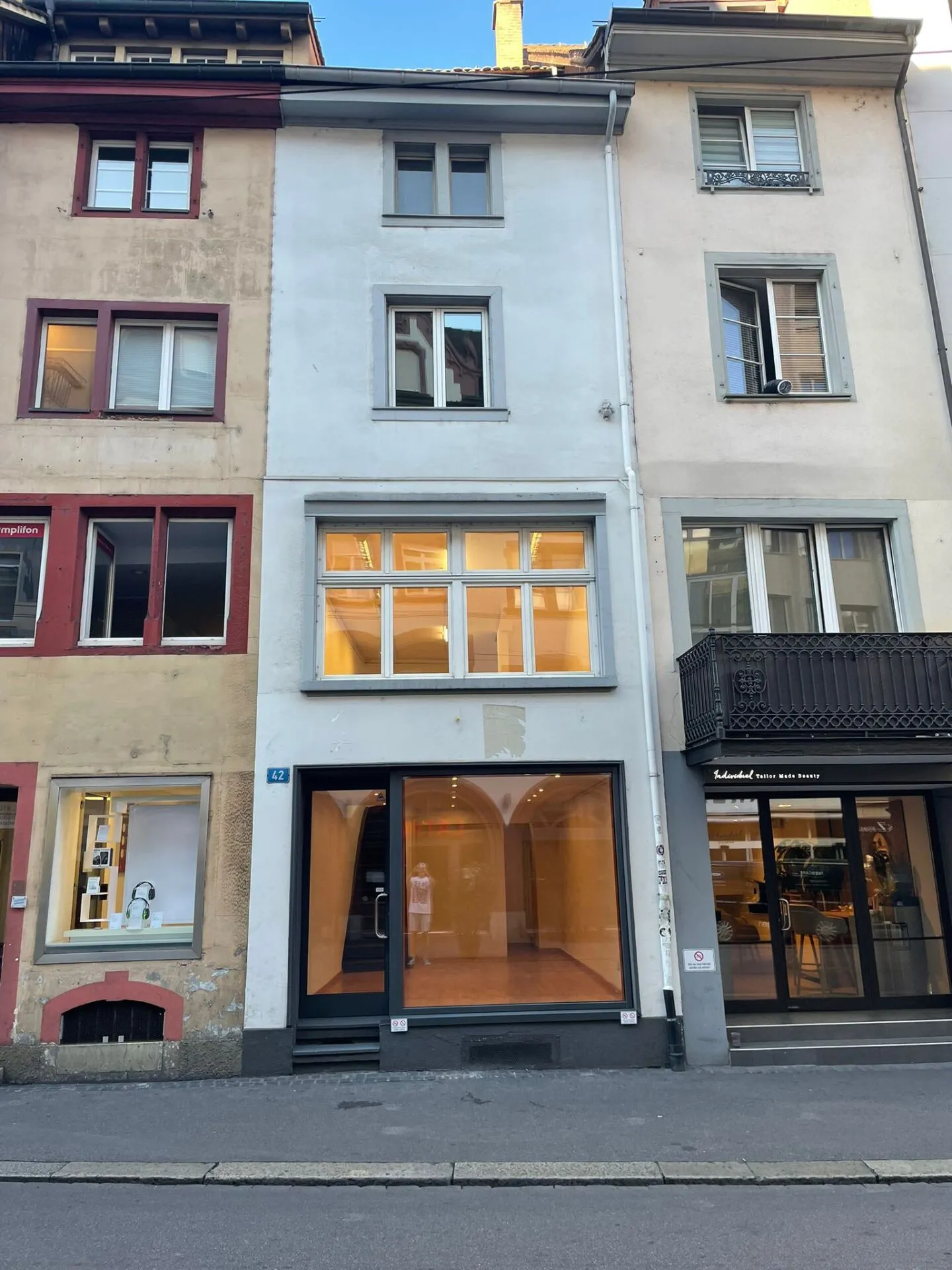 Exclusive Commercial Space in AAA Location - Just a Few Steps from Barfüsserplatz - Photo 2 of 8