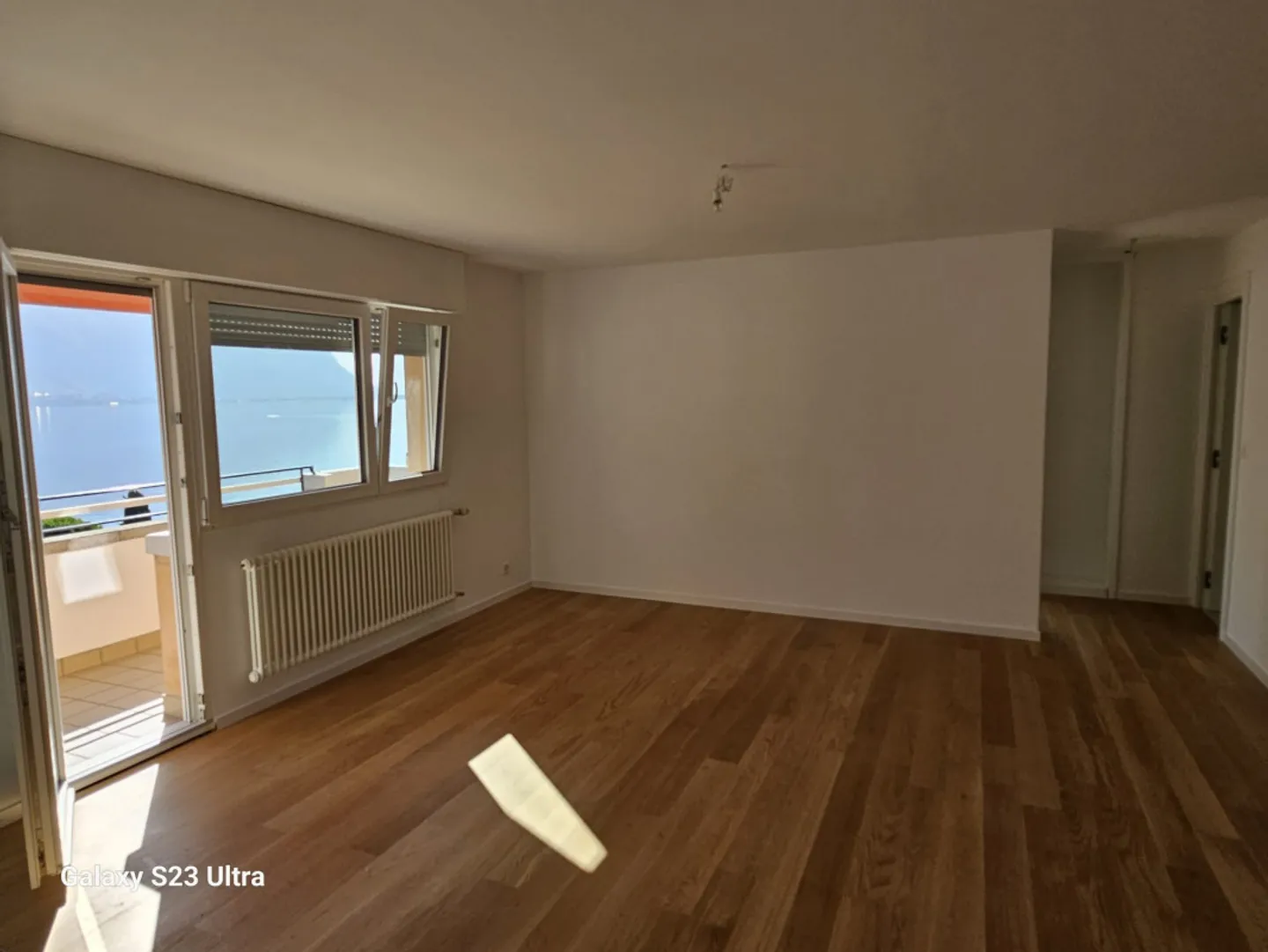 Appartement au Bord du Lac - Photo 3 sur 7