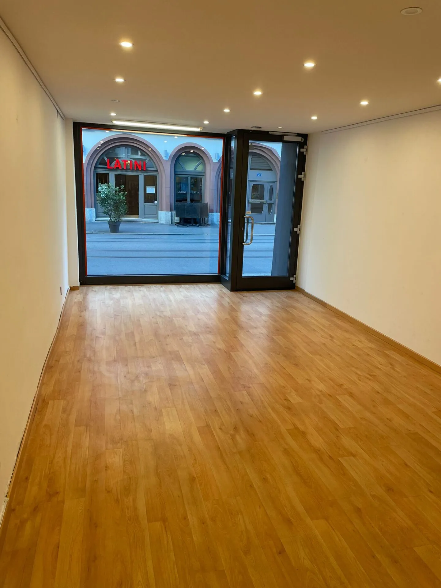 Exclusive Commercial Space in AAA Location - Just a Few Steps from Barfüsserplatz - Photo 6 of 8