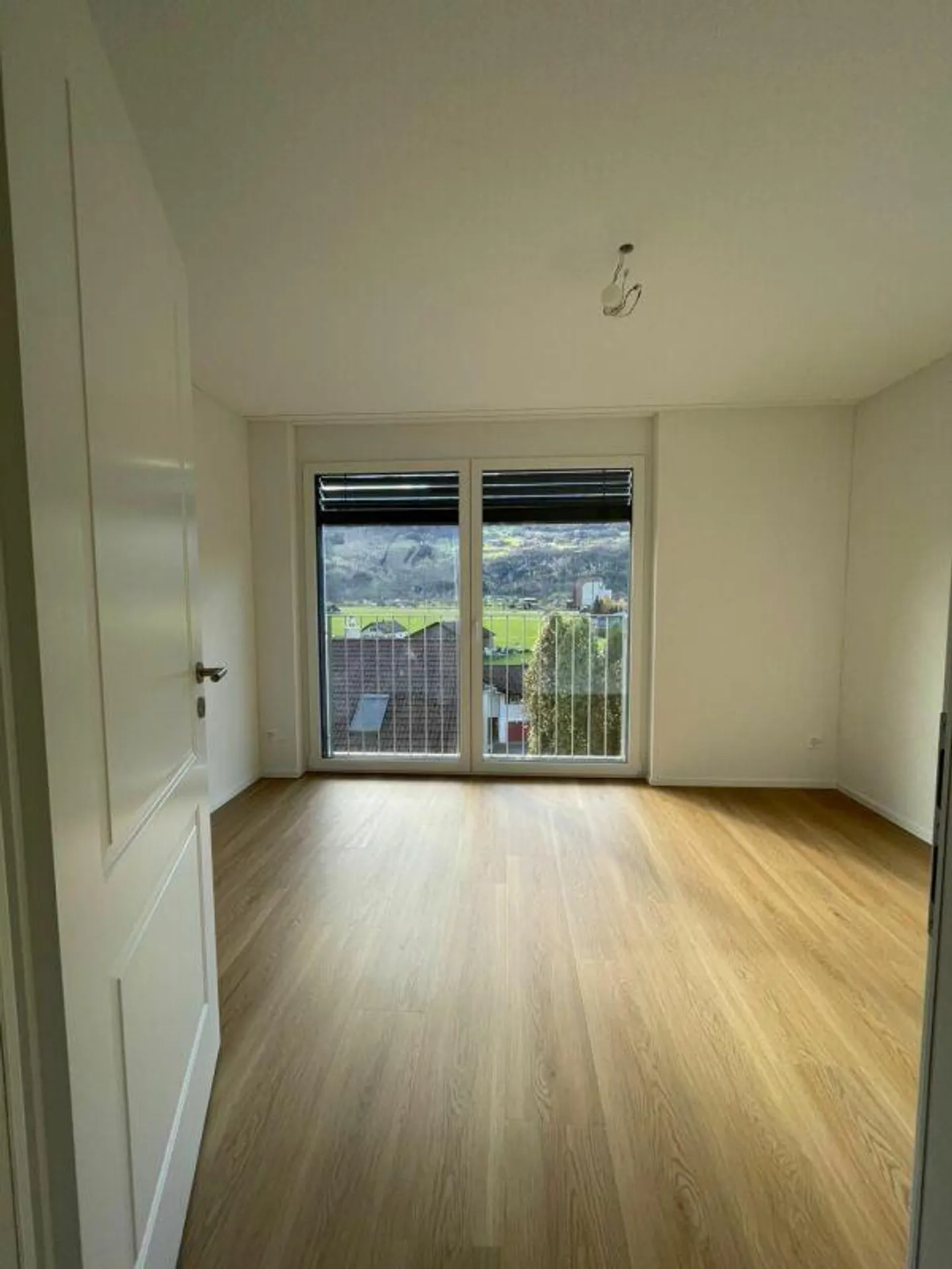 Appartement neuf 3½ pièces au rez-de-chaussée avec belle vue - Photo 7 sur 19