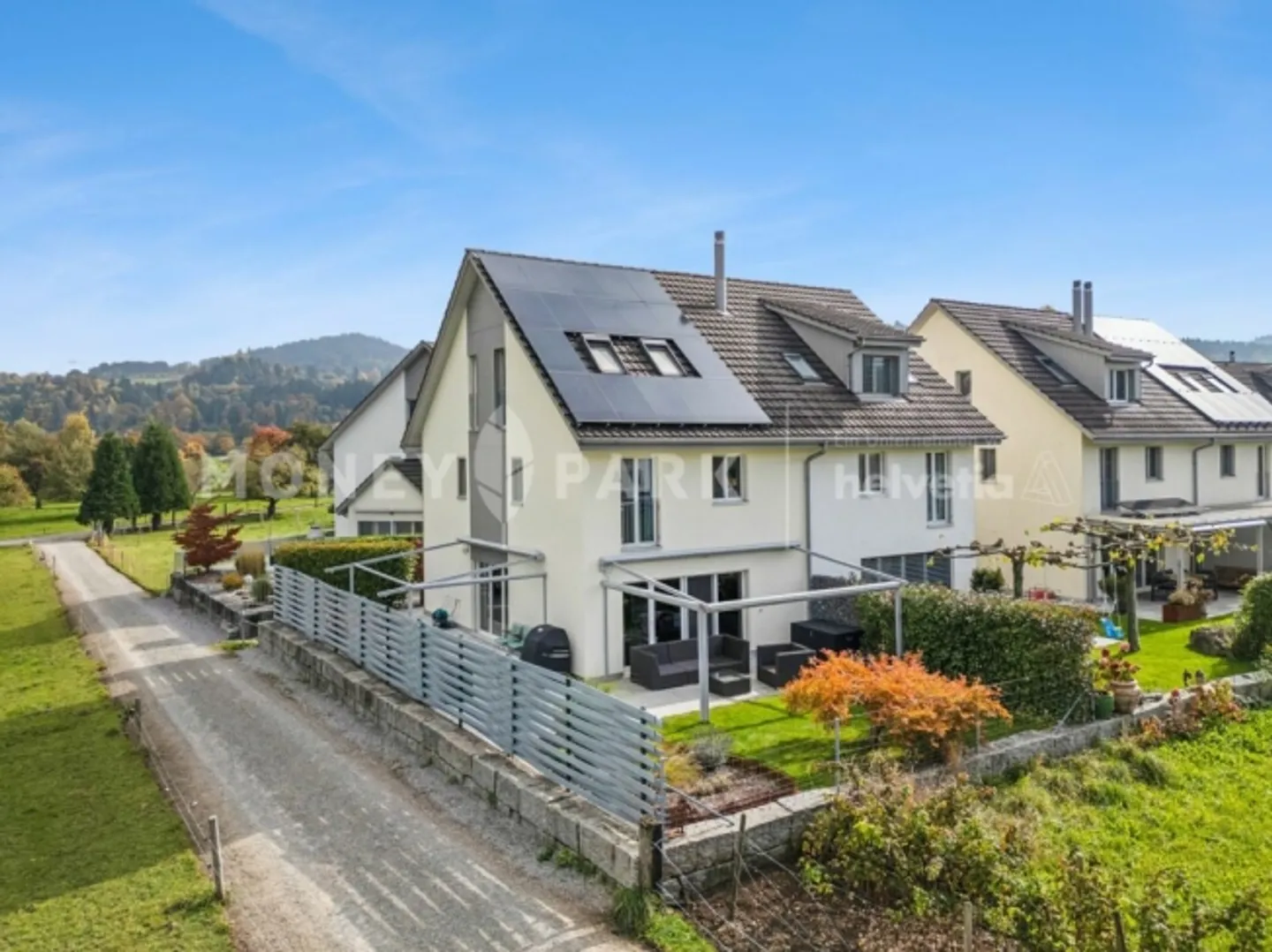 5.5-Room Semi-Detached House with a View of the Green - Photo 1 of 13