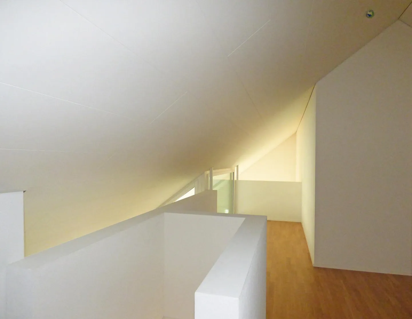 Ihr neues Zuhause? Attraktive und moderne Dachwohnung in Bonstetten - Foto 4 von 6