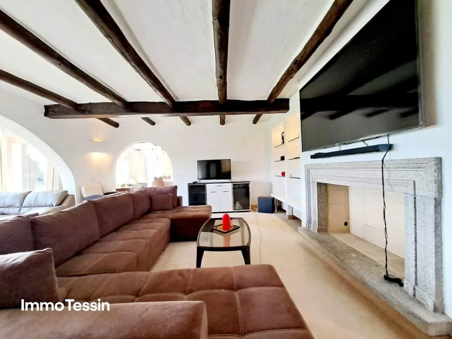 Exclusive luxury villa with indoor pool, garden & lake view in top location,... - Photo 9 of 13