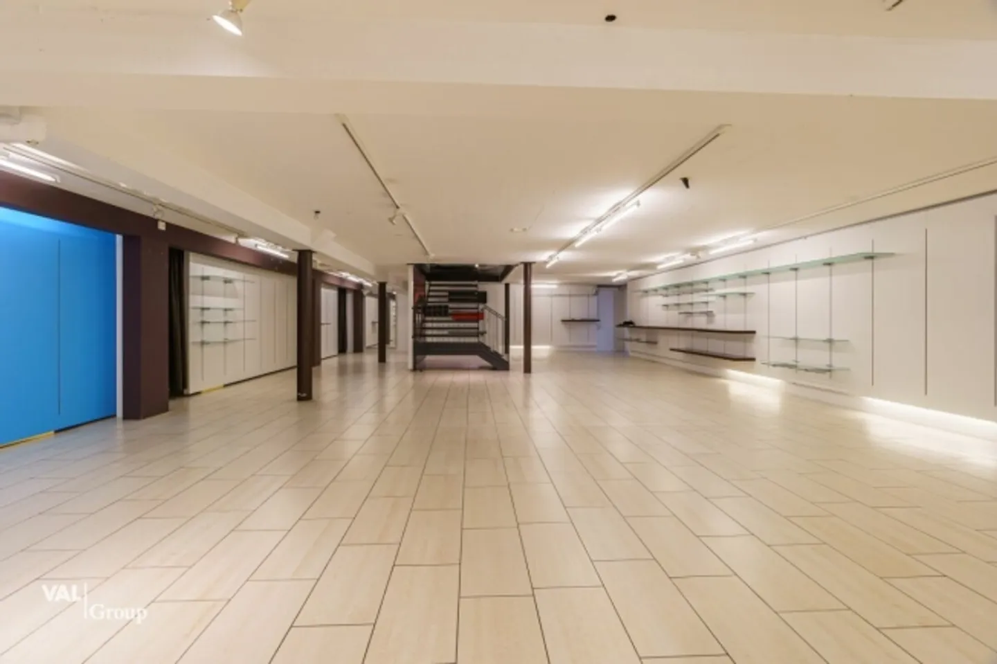 Spazi di stoccaggio o commerciali versatili vicino alla stazione ferroviaria di Brig - Foto 4 di 11