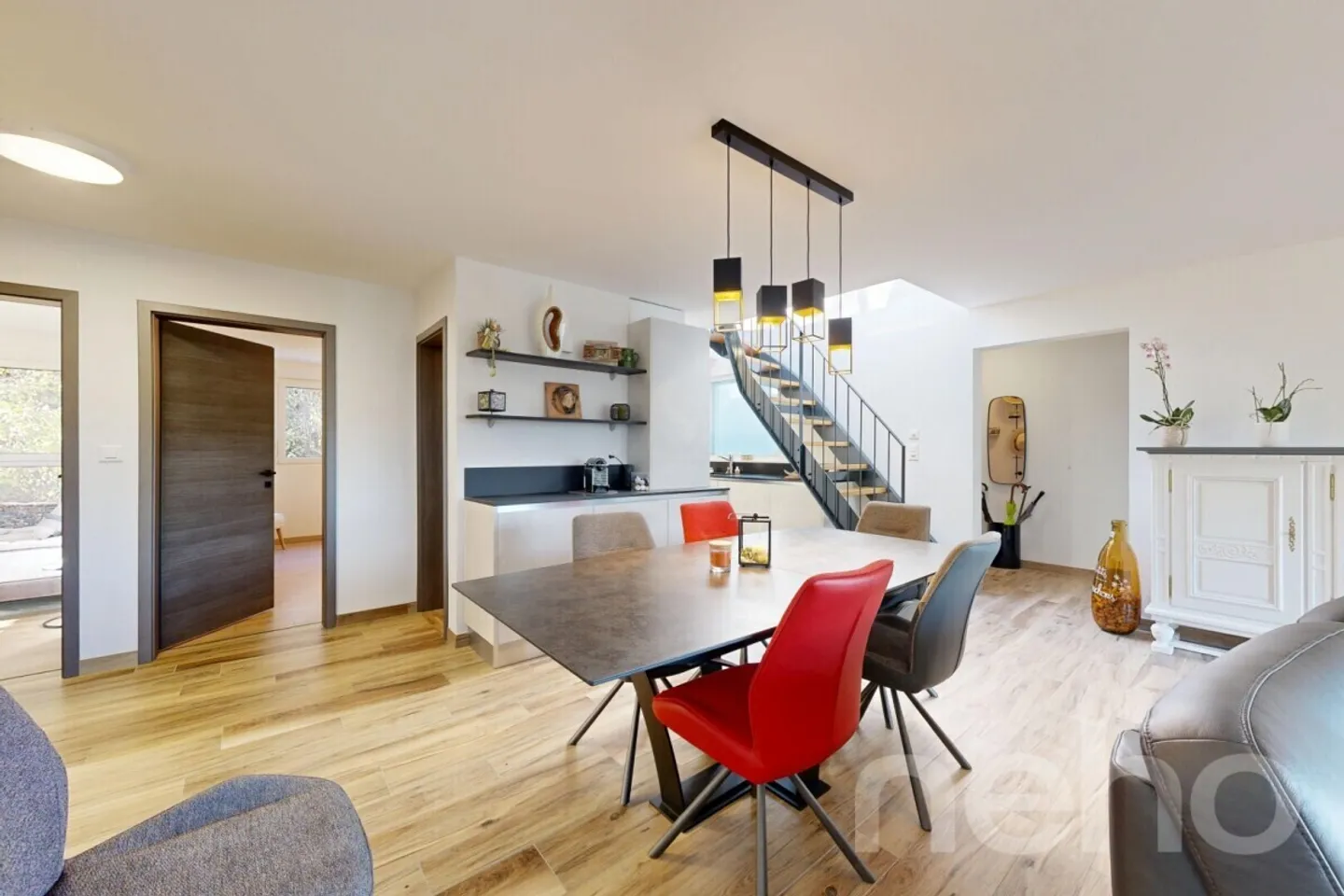 Elegante 4,5 Zimmer von 100 m², Licht und atemberaubende Aussicht - Foto 3 von 12