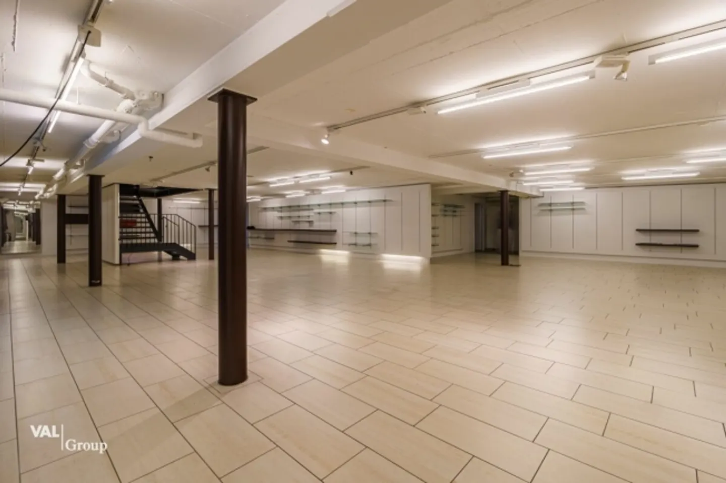 Spazi di stoccaggio o commerciali versatili vicino alla stazione ferroviaria di Brig - Foto 6 di 11