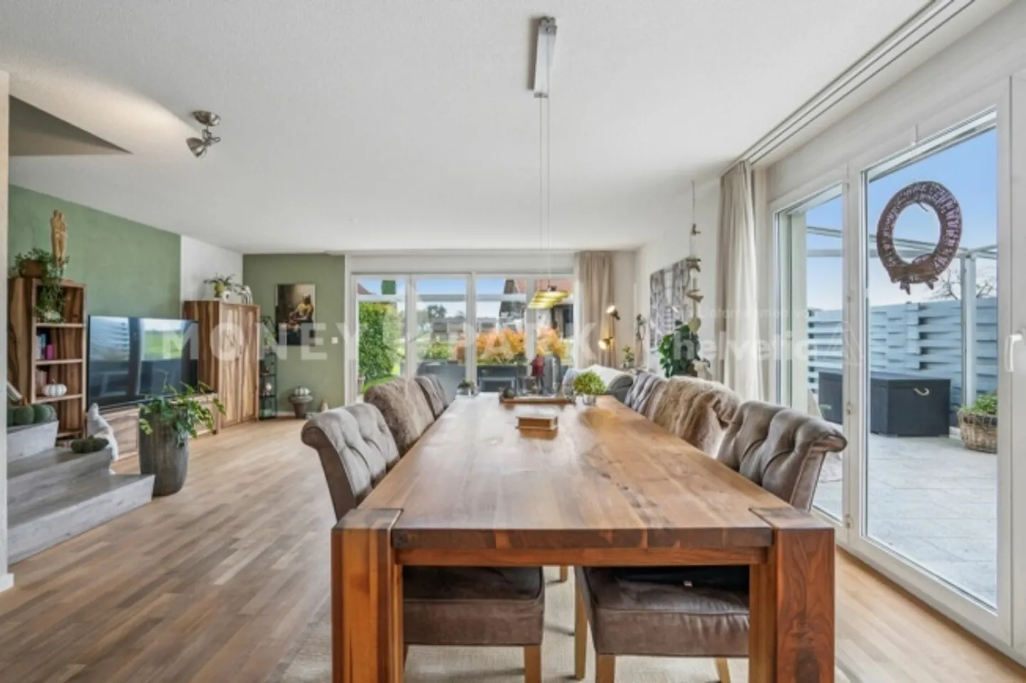 5.5-Room Semi-Detached House with a View of the Green - Photo 2 of 13