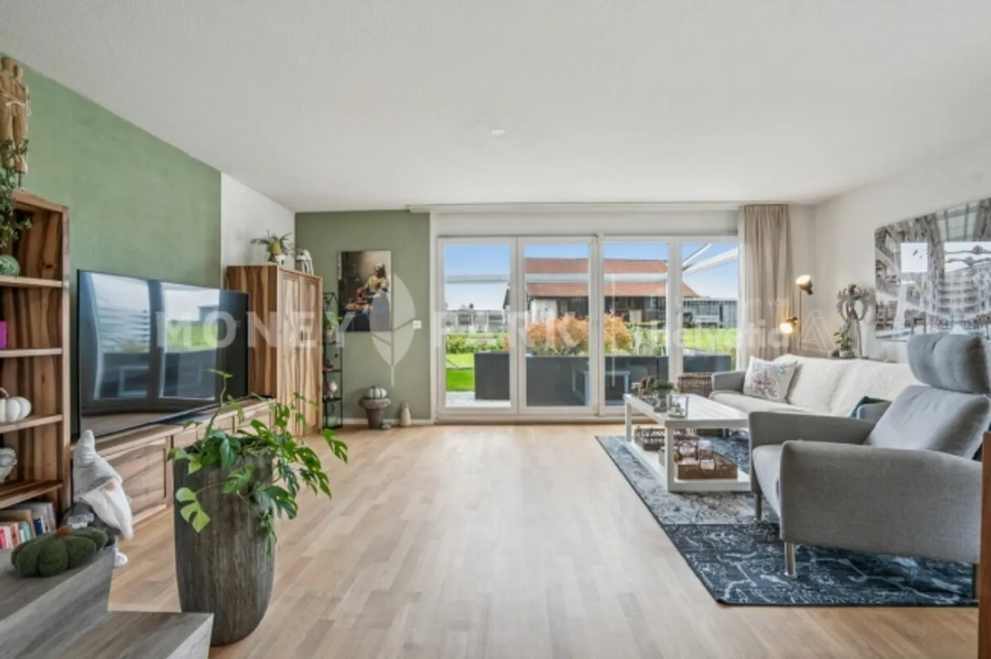 5.5-Room Semi-Detached House with a View of the Green - Photo 3 of 13