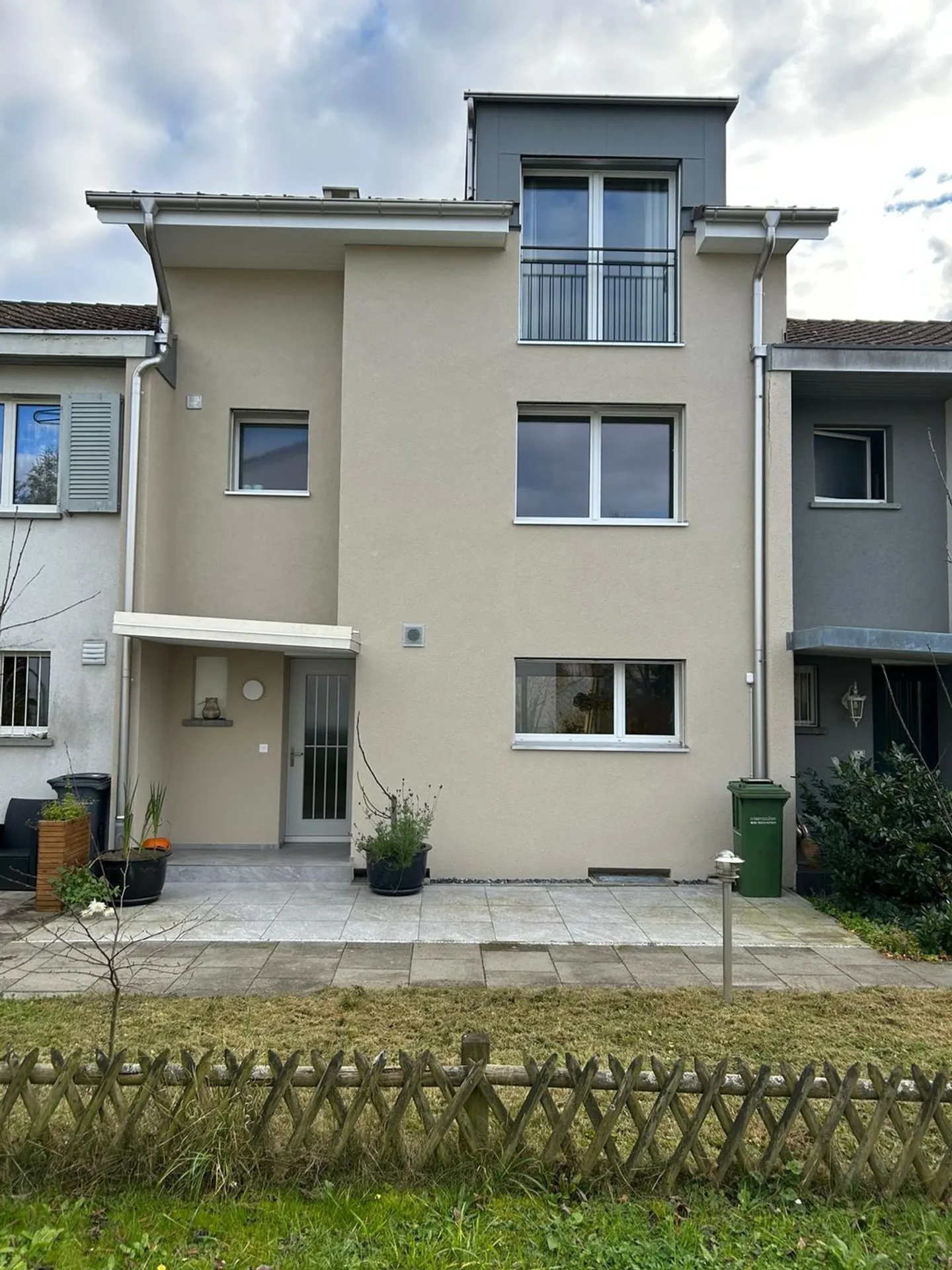 Charming 5.5-room terraced house in Zollikofen with garden and garage - Photo 2 of 20