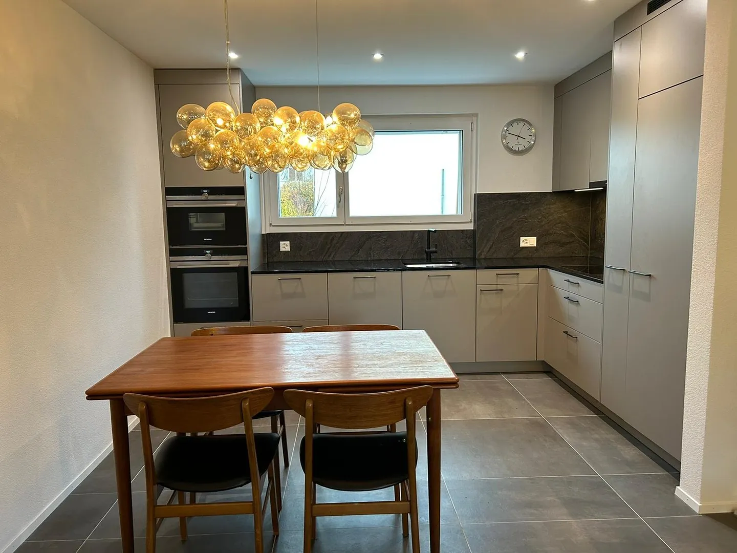 Charming 5.5-room terraced house in Zollikofen with garden and garage - Photo 3 of 20