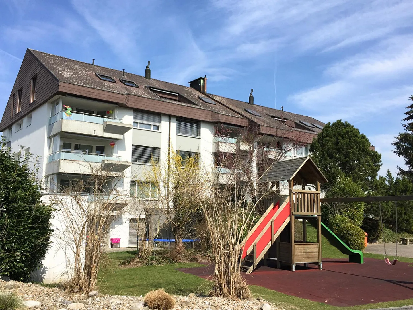 Wunderschöne Dachwohnung mit Cheminée, ruhig und doch zentral. - Foto 3 von 18