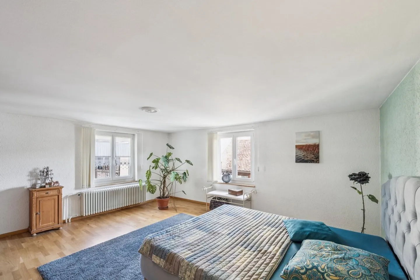 Well-maintained living experience with plenty of space and views - Photo 4 of 5
