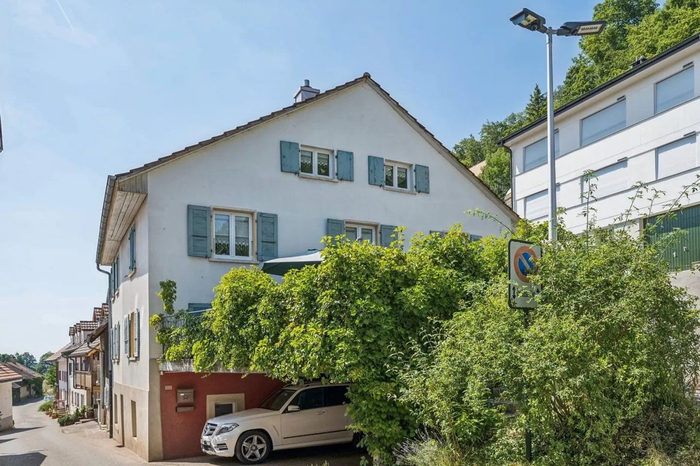 Well-maintained living experience with plenty of space and views - Photo 2 of 5