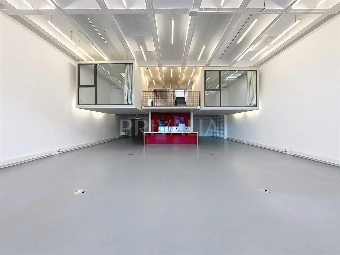 Not to be missed: Commercial loft with 390 m2 and private terrace! - Photo 1 of 10