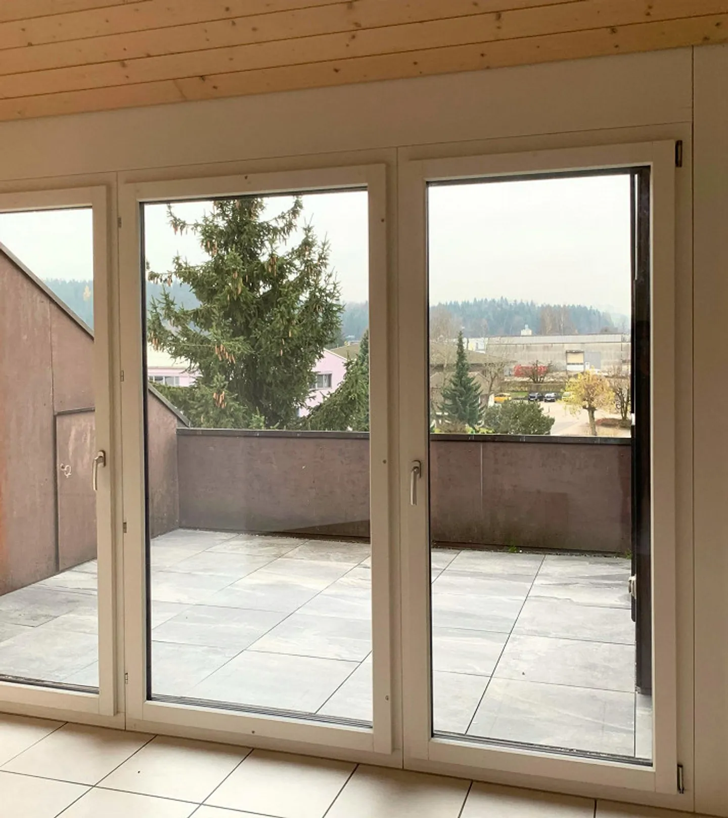 Wunderschöne Dachwohnung mit Cheminée, ruhig und doch zentral. - Foto 8 von 18