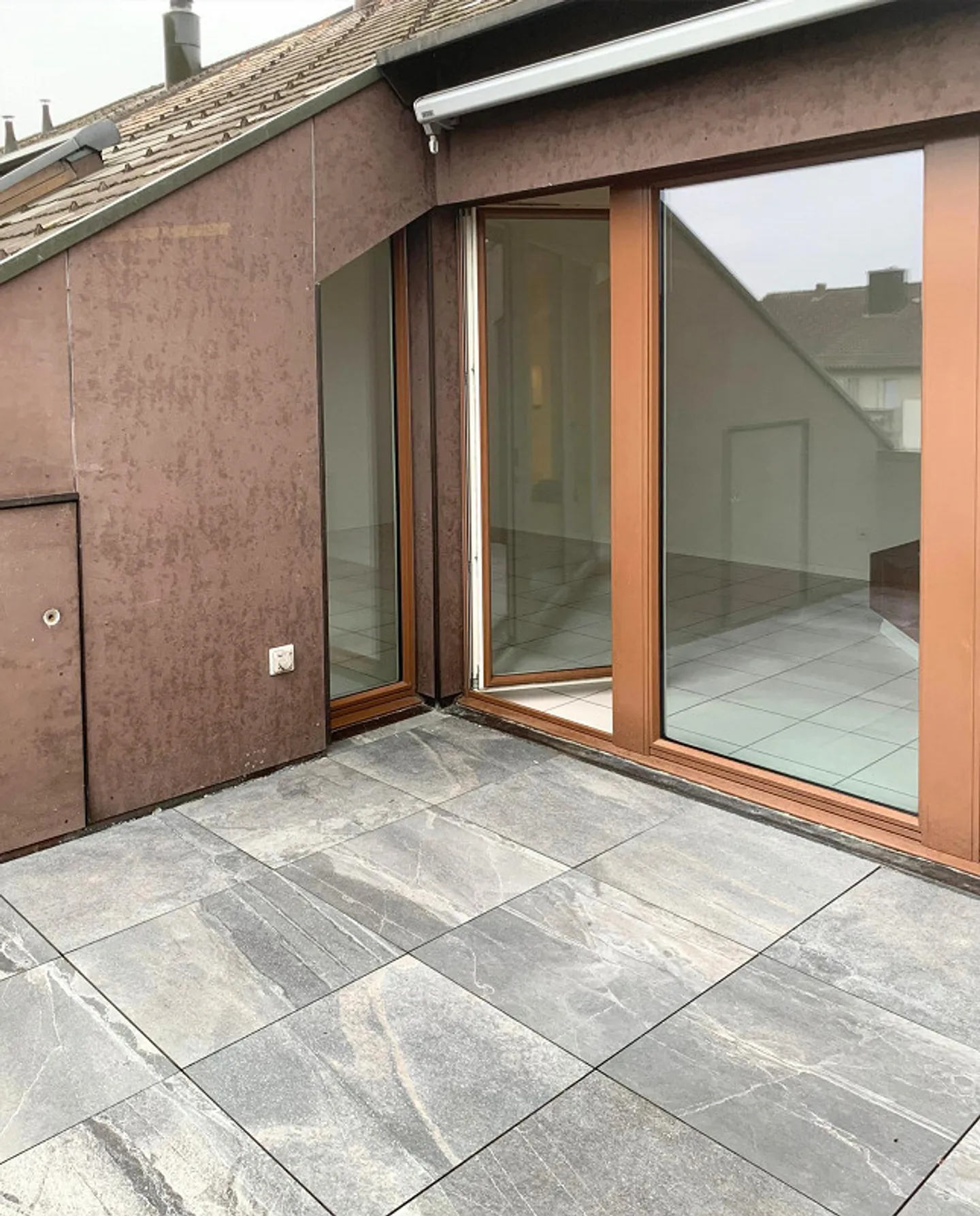 Wunderschöne Dachwohnung mit Cheminée, ruhig und doch zentral. - Foto 9 von 18