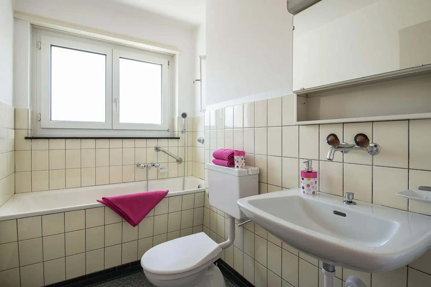 Appartement central avec vue magnifique - Photo 3 sur 8