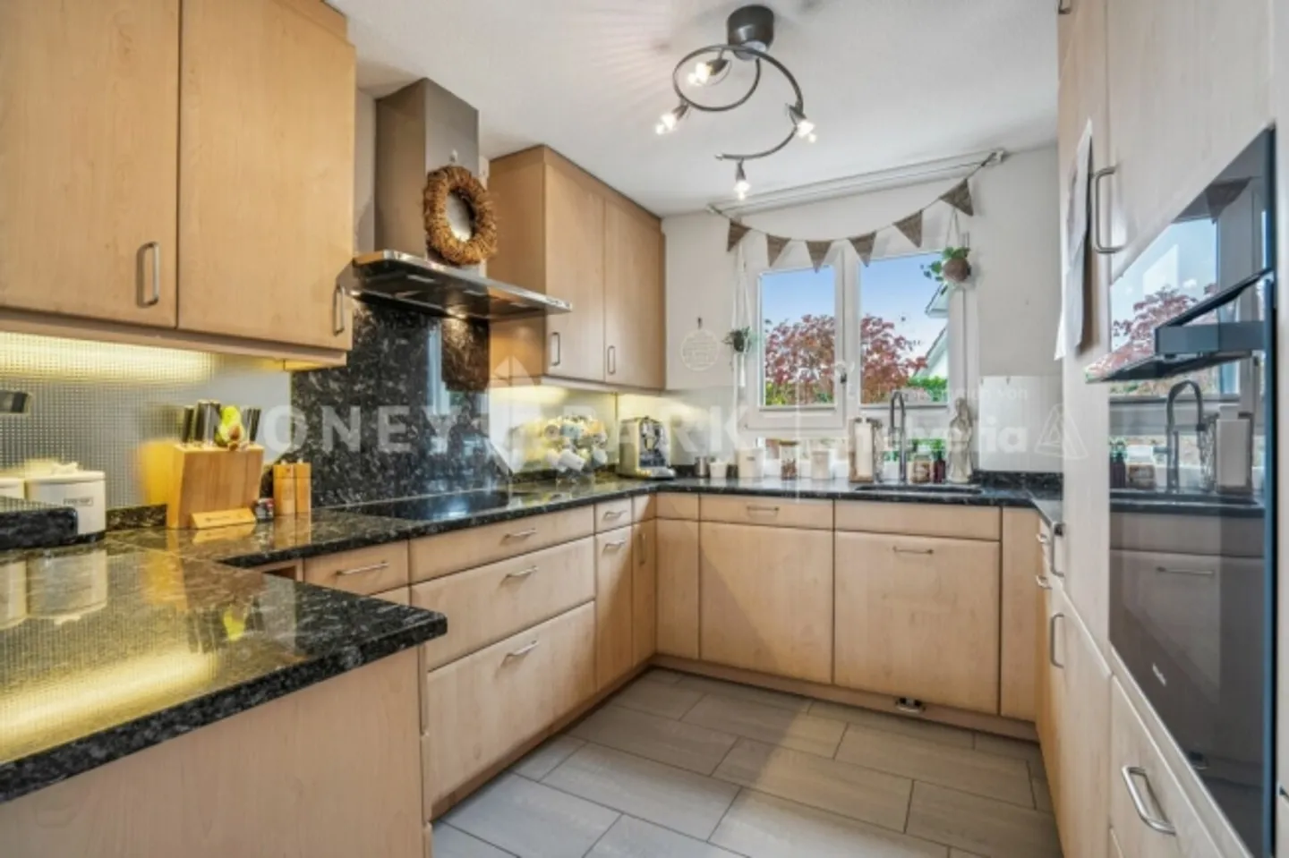 5.5-Room Semi-Detached House with a View of the Green - Photo 5 of 13