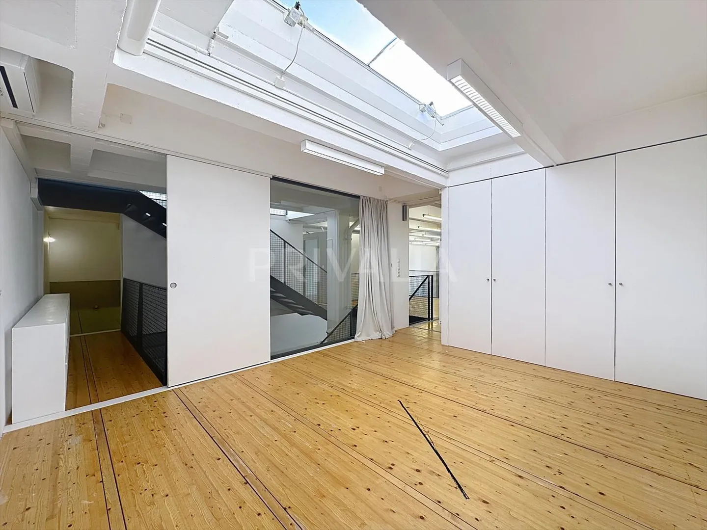 Not to be missed: Commercial loft with 390 m2 and private terrace! - Photo 4 of 10