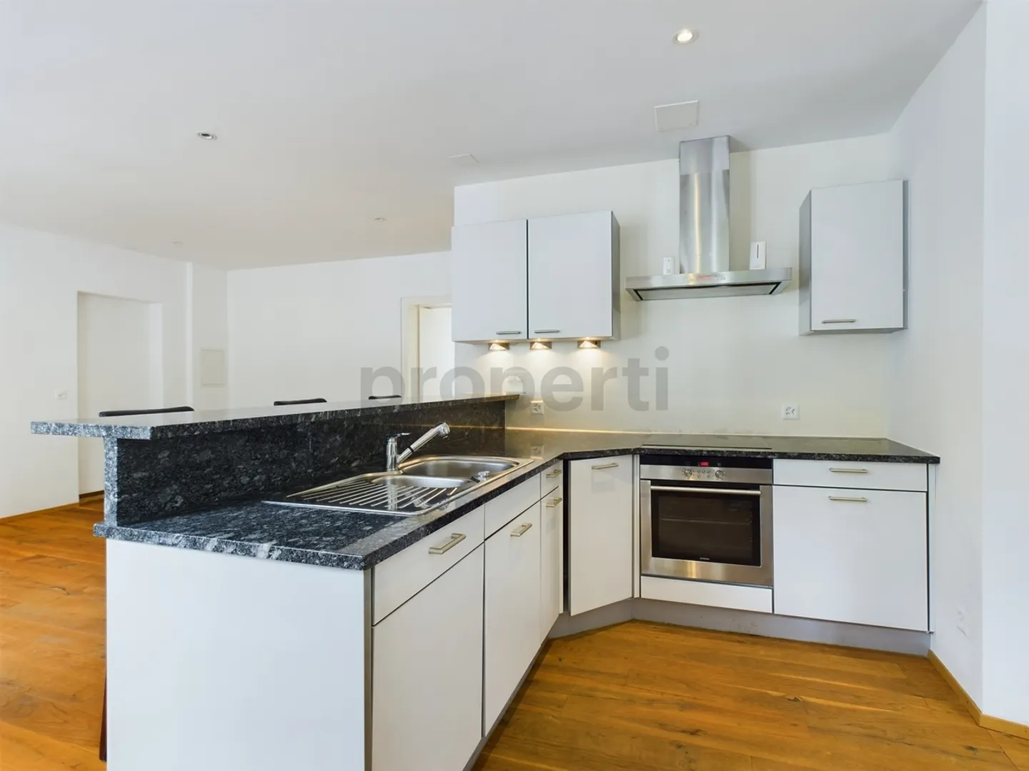 Aussergewöhnliche 4,5 Zimmer Wohnung mit modernem Flair - Foto 5 von 13