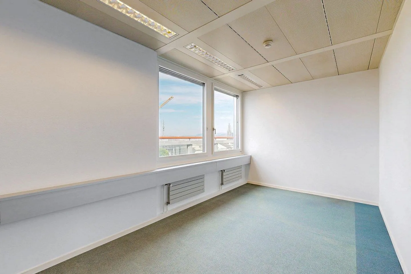 Bright and central - Office with spacious rooftop terrace - Photo 3 of 13