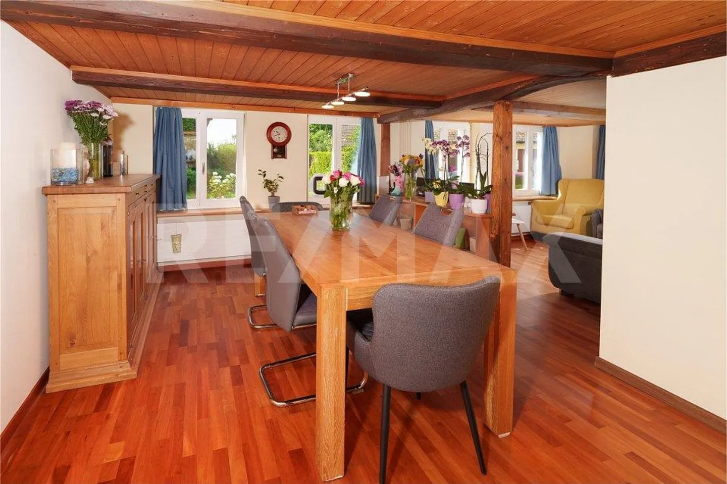 One-sided spacious Flarz house with idyllic garden - Photo 6 of 13