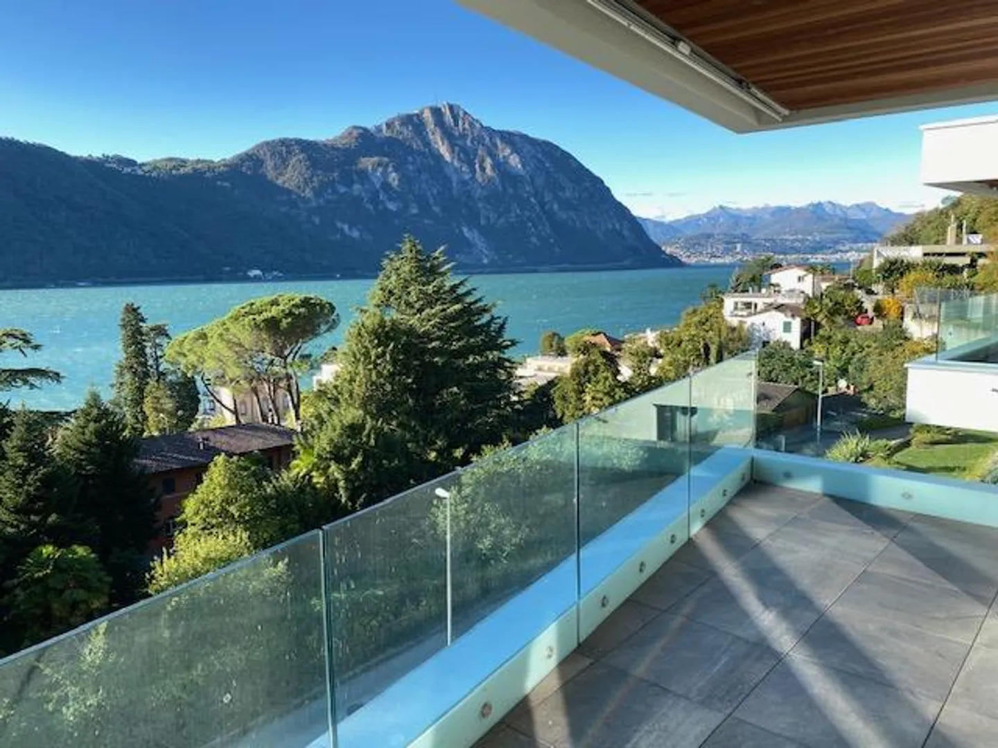 FAVOLOSO ATTICO DI NUOVA COSTRUZIONE, CON MERAVIGLIOSA VISTA LAGO - Foto 2 di 13