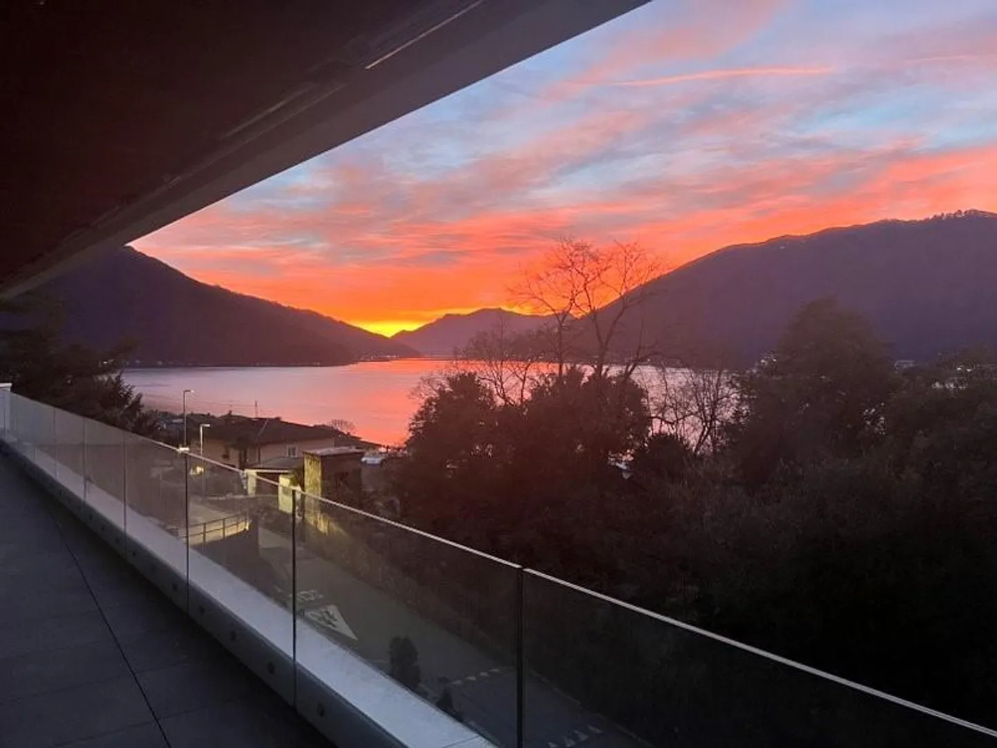 FAVOLOSO ATTICO DI NUOVA COSTRUZIONE, CON MERAVIGLIOSA VISTA LAGO - Foto 1 di 13