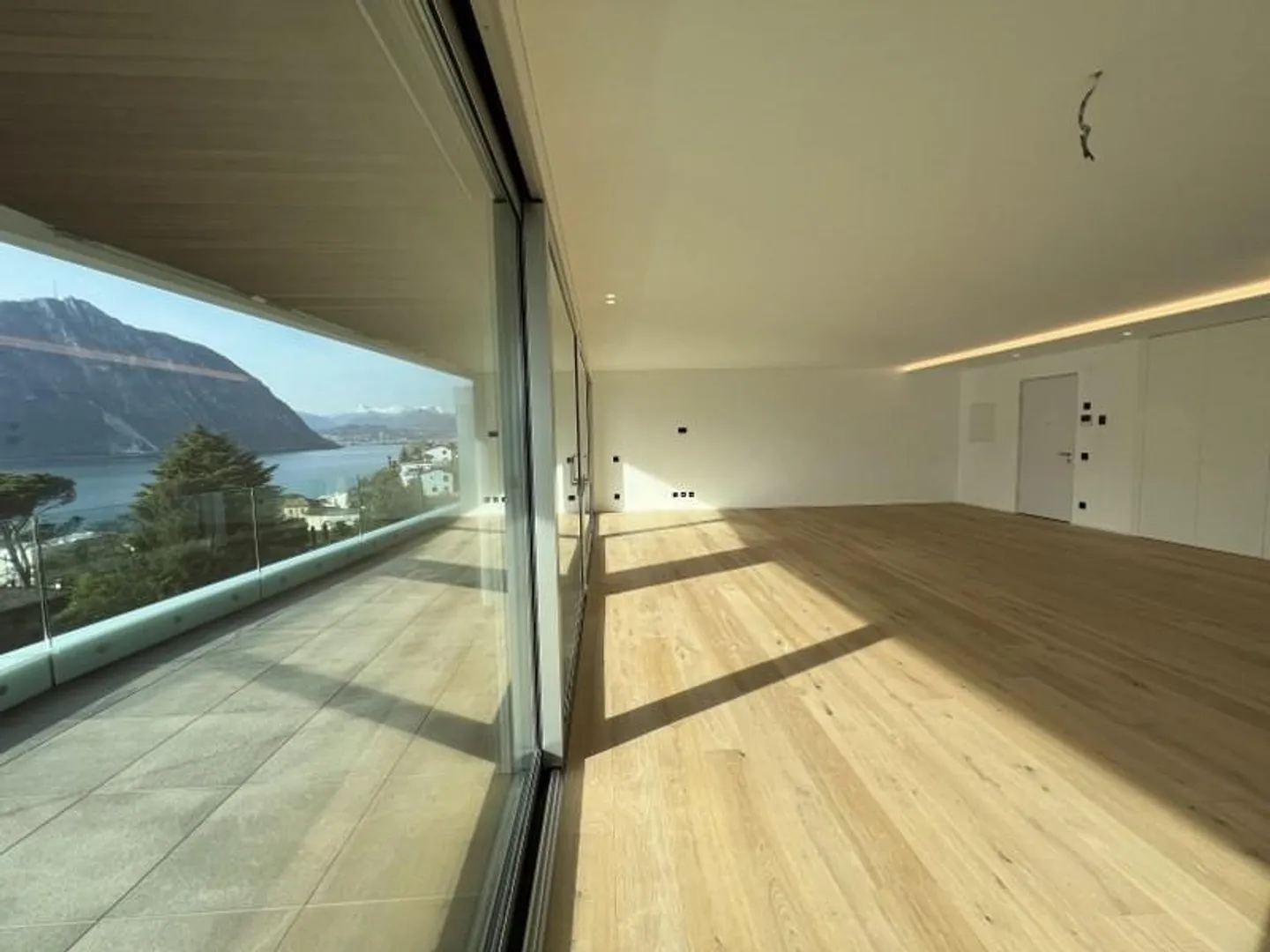 FAVOLOSO ATTICO DI NUOVA COSTRUZIONE, CON MERAVIGLIOSA VISTA LAGO - Foto 6 di 13