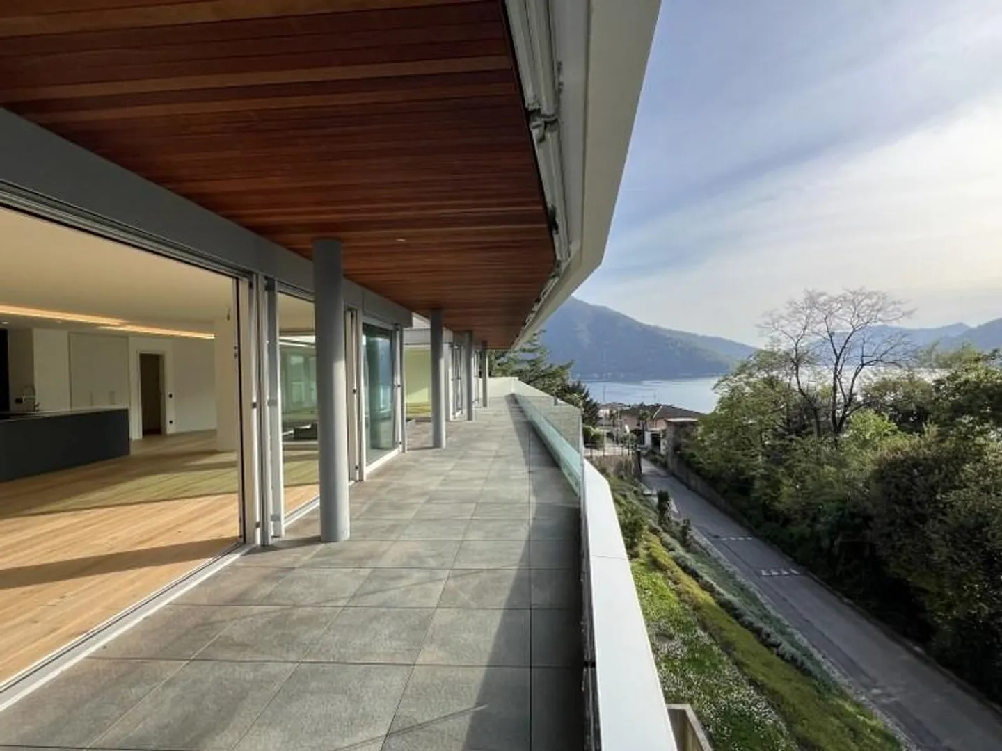 FAVOLOSO ATTICO DI NUOVA COSTRUZIONE, CON MERAVIGLIOSA VISTA LAGO - Foto 9 di 13