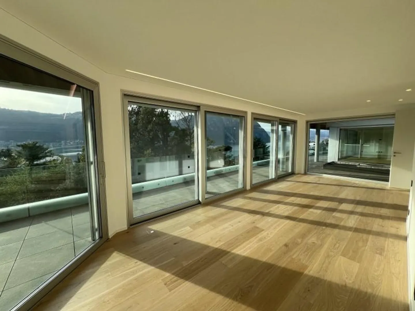 FAVOLOSO ATTICO DI NUOVA COSTRUZIONE, CON MERAVIGLIOSA VISTA LAGO - Foto 12 di 13