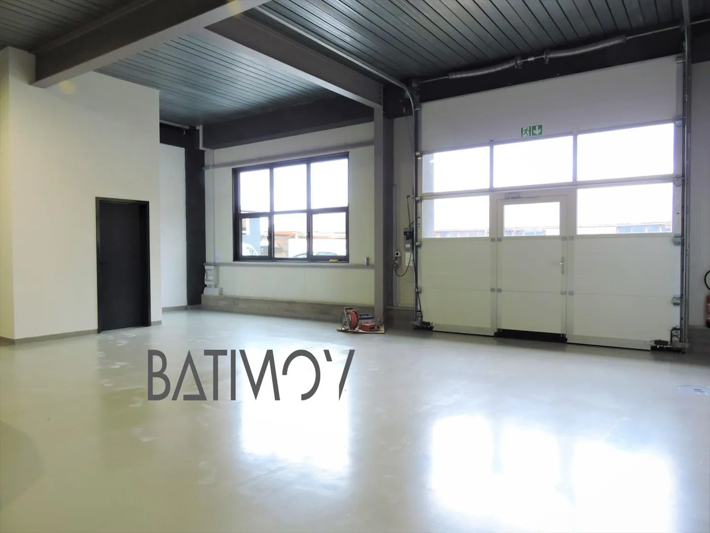 Shop for rent - Photo 1 of 4