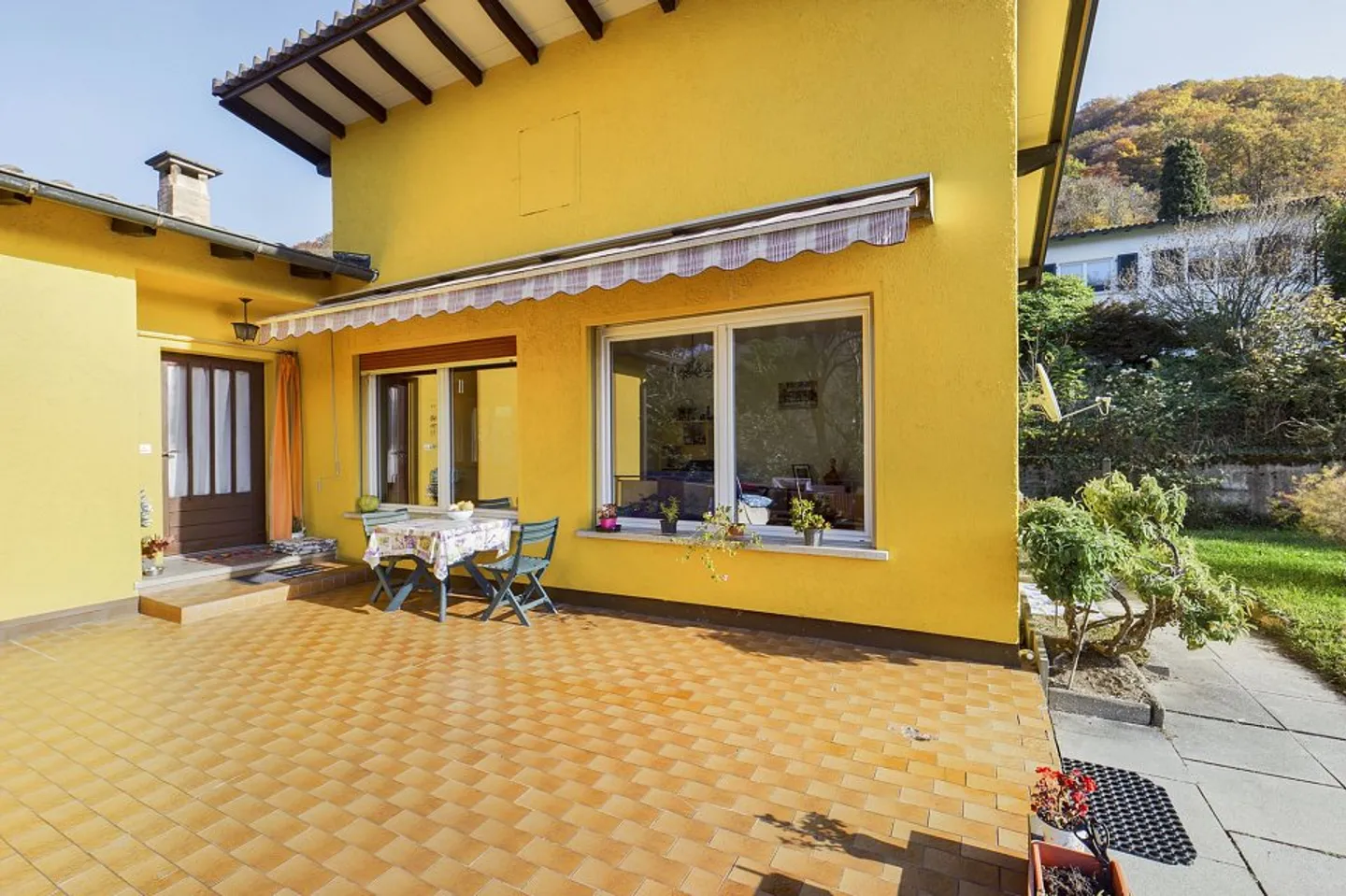 Casa plurifamiliare con tre appartamenti separati e giardino come casa secondaria - Foto 2 di 13