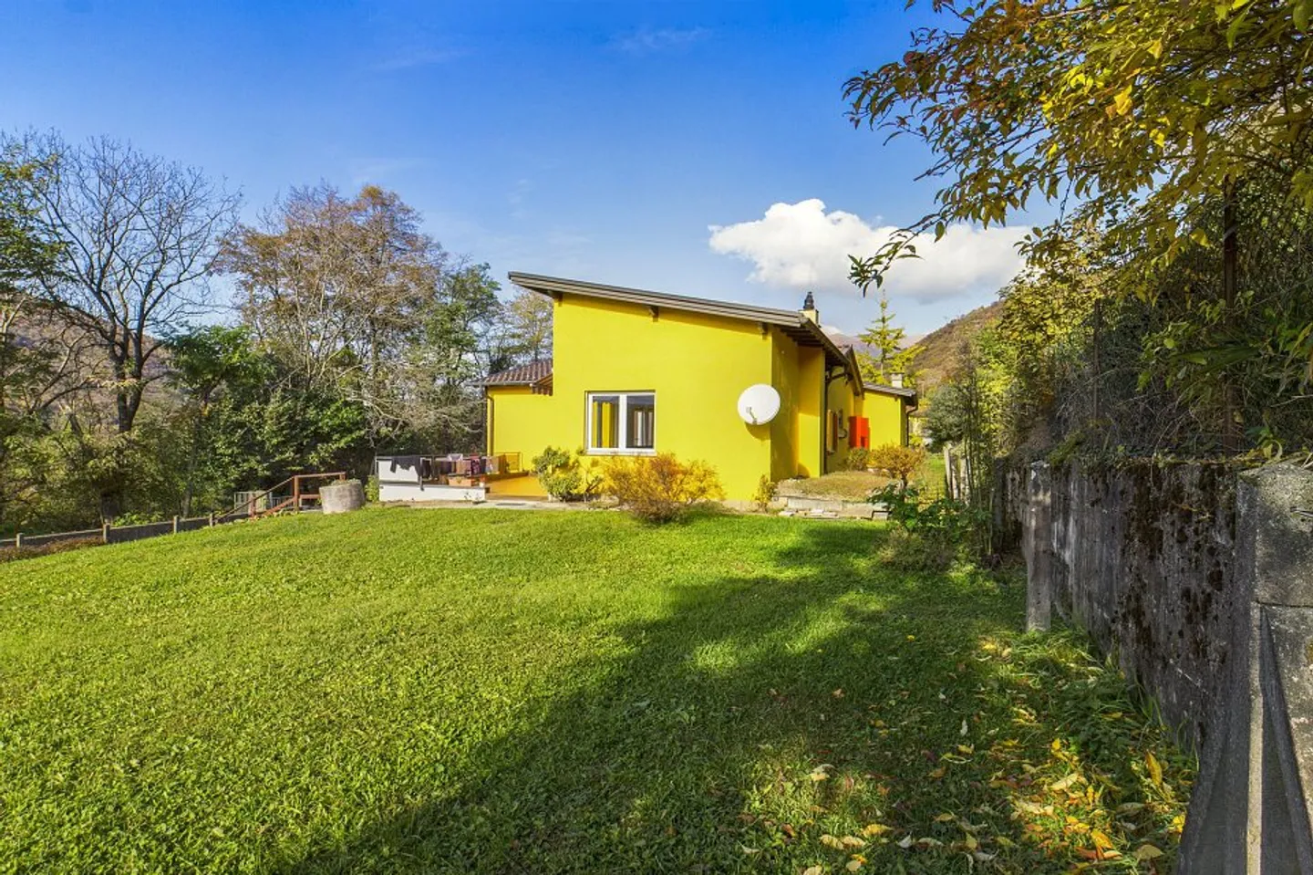 Casa plurifamiliare con tre appartamenti separati e giardino come casa secondaria - Foto 5 di 13