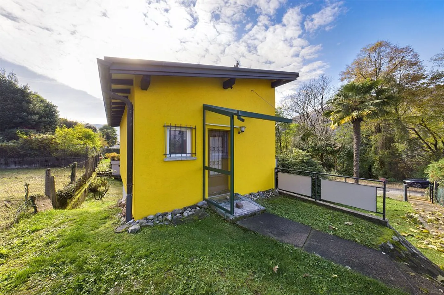 Casa plurifamiliare con tre appartamenti separati e giardino come casa secondaria - Foto 6 di 13