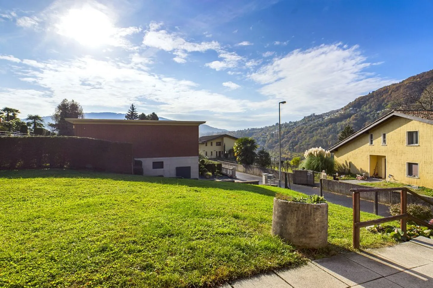 Casa plurifamiliare con tre appartamenti separati e giardino come casa secondaria - Foto 7 di 13